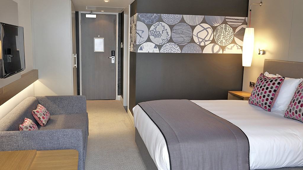 Crown Plaza bedroom pic